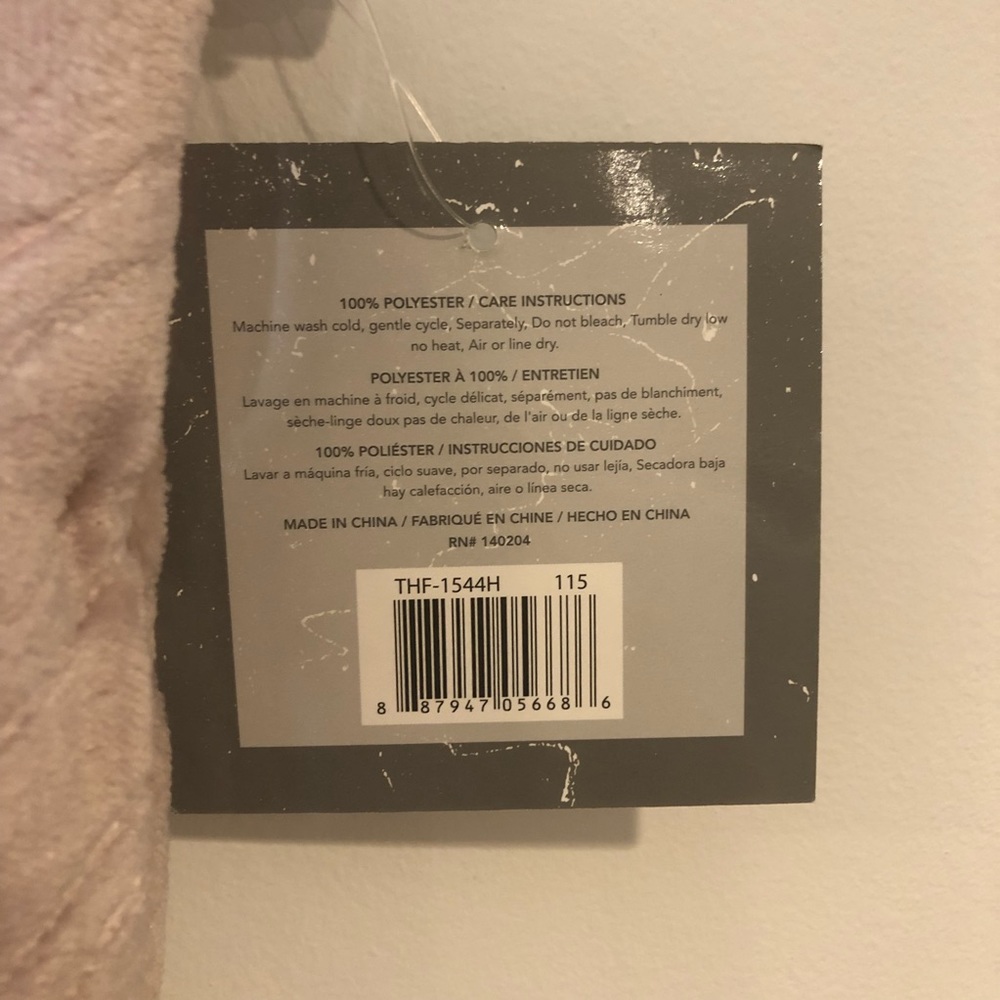 Pink Embossed Sherpa Blanket 50x60 NWT - Picture 4 of 4